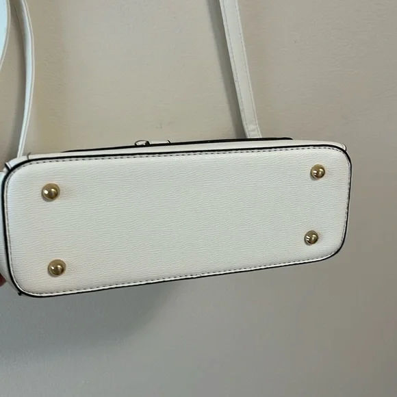 Crossbody purse white gold tone accents & feet long adjustable strap textured - Picture 7 of 16